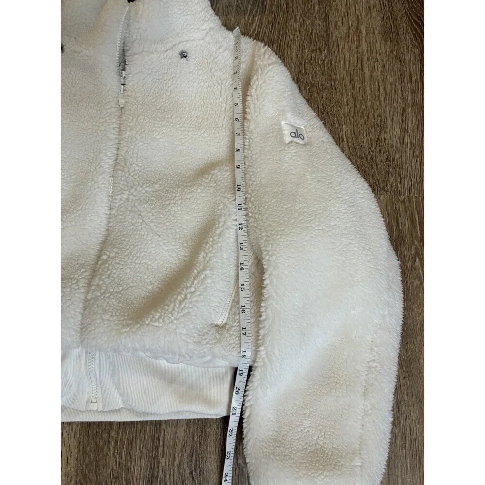Alo Yoga Foxy Sherpa Jacket in Ivory Size Small